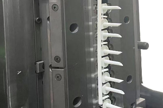 STEP Medical Plastic Injection Mould Customized Thiết kế và sản xuất khuôn đắt tiền